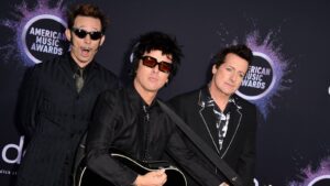 Green Day: Trailer épico de New Year's Rev mostra jornada da banda