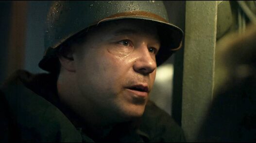 Tom Hanks e Stephen Graham em thriller de guerra na Netflix