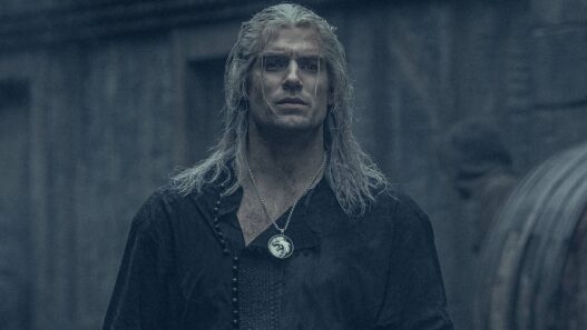Liam Hemsworth fala sobre substituir Henry Cavill em The Witcher