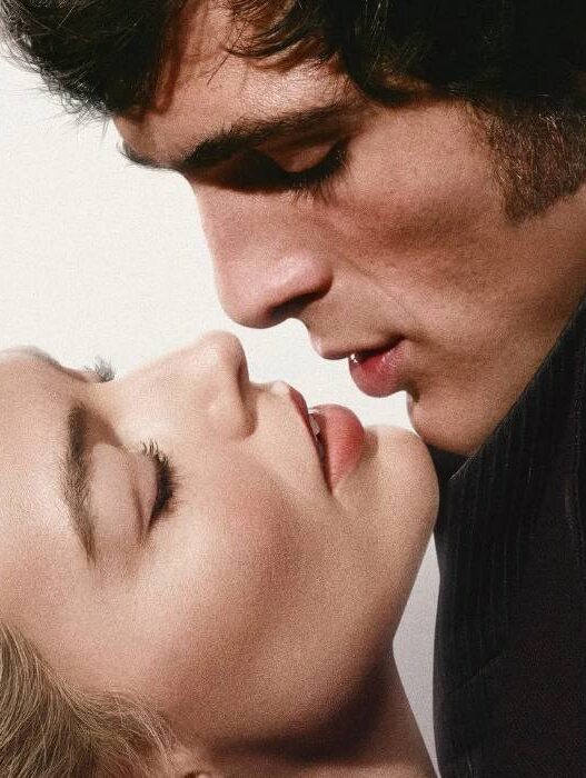 Margot Robbie e Jacob Elordi em trailer de 'O Morro dos Ventos Uivantes'
