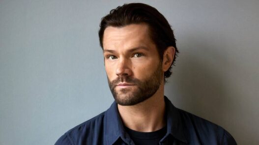 Jared Padalecki retorna às telas em nova comédia romântica da Netflix
