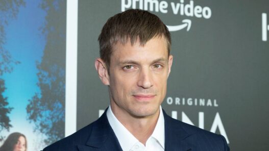 Joel Kinnaman em nova série policial da Prime Video