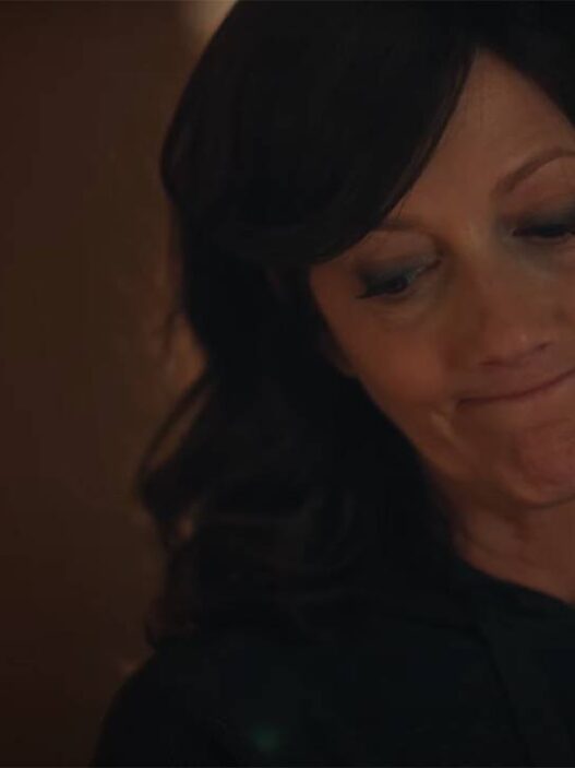 Filha de Judy Greer quer ser a próxima Steve Jobs em clipe de 'Everything To Me'