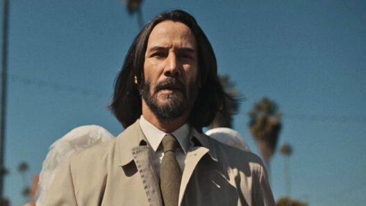 Keanu Reeves e Aziz Ansari celebram sucesso de 'Good Fortune' no Rotten Tomatoes