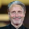 Mads Mikkelsen em novo terror: trailer de caça a monstros revela reencontro com Hannibal