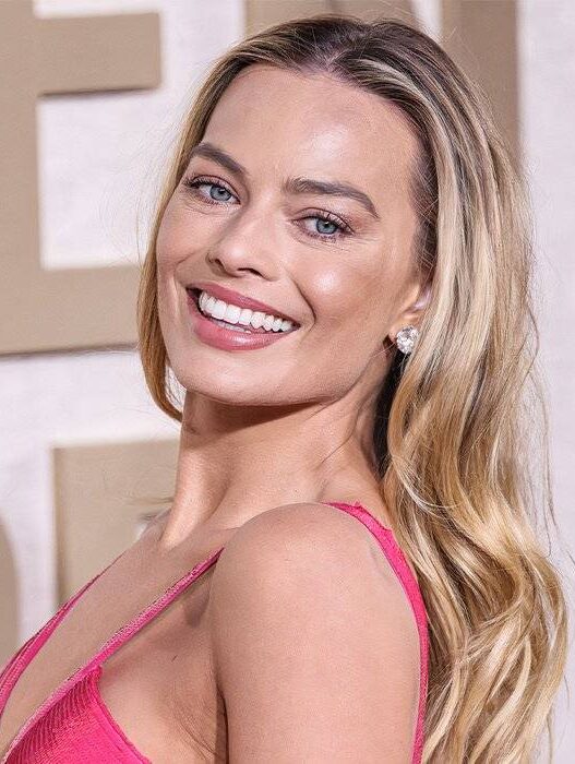 Margot Robbie e Jacob Elordi em pôster de 'O Morro dos Ventos Uivantes'