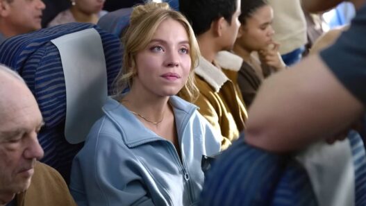 Sydney Sweeney: Comédia Romântica Procura Nova Casa no Streaming