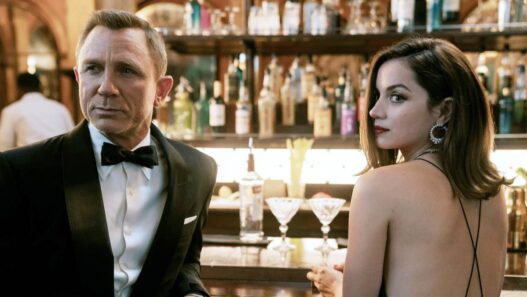 Steven Knight: roteiro de 007 é 'mais forte e ousado'