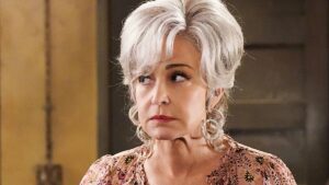 Retorno de vilã em Young Sheldon piora o destino de Meemaw na 2ª temporada