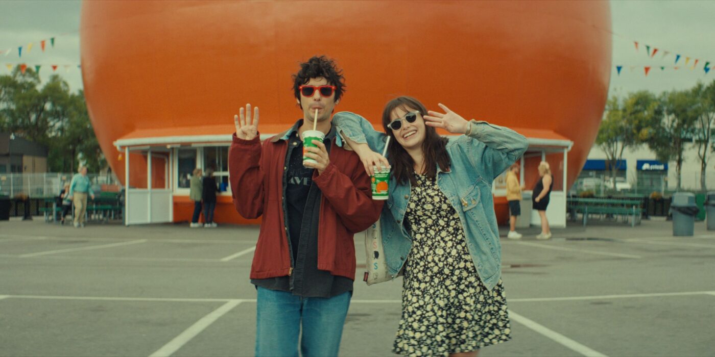 Barbie Ferreira Brilha em Mile End Kicks: Uma Comédia Romântica Encantadora