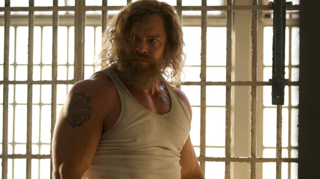 Alan Ritchson em Thriller: Um dos Melhores Filmes de Ação do Ano