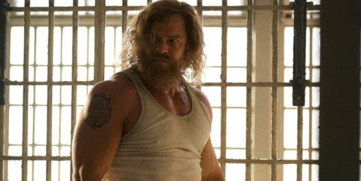 Alan Ritchson em Thriller: Um dos Melhores Filmes de Ação do Ano