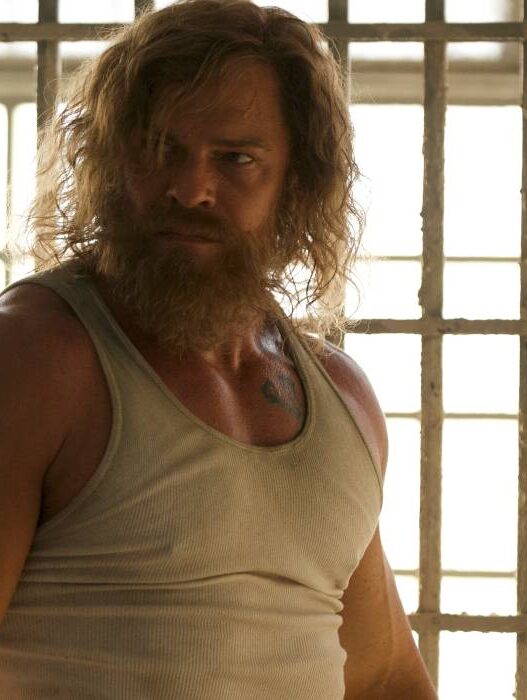 Alan Ritchson em Thriller: Um dos Melhores Filmes de Ação do Ano