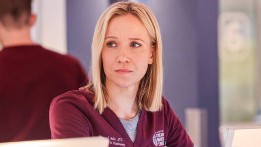 Chicago Med 11ª temporada: imagens revelam quem é o pai do bebê de Hannah