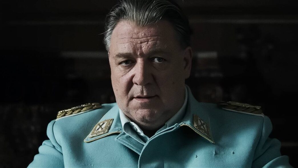Russell Crowe e o Tenso Debate em ‘Nuremberg’