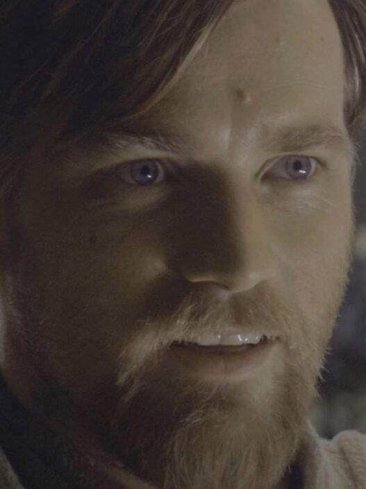 Obi-Wan Kenobi ostenta as mais estilosas vestes Sith em Star Wars