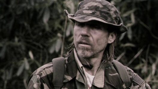 Lance Reddick em thriller de guerra com zumbis nazistas