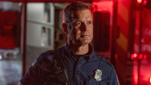 Peter Krause Responde à Polêmica Morte de Bobby em 9-1-1: "Esse é o Ponto"