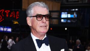 Mistério no Mediterrâneo: Sucesso Global de Pierce Brosnan na Netflix