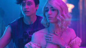 Trailer de 'Queens of the Dead' mostra Katy O'Brian em guerra zumbi
