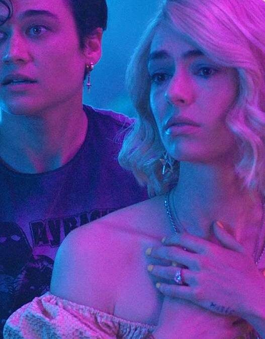 Trailer de 'Queens of the Dead' mostra Katy O'Brian em guerra zumbi