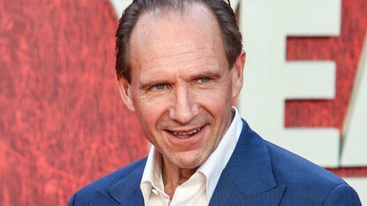 Ralph Fiennes em Jogos Vorazes: Imagem revela o Pacificador