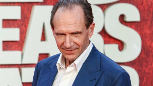 Ralph Fiennes como Presidente Snow: Imagem inédita de prelúdio de Jogos Vorazes