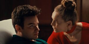 Chris Colfer de Glee troca músicas por terror em ‘The Restoration’