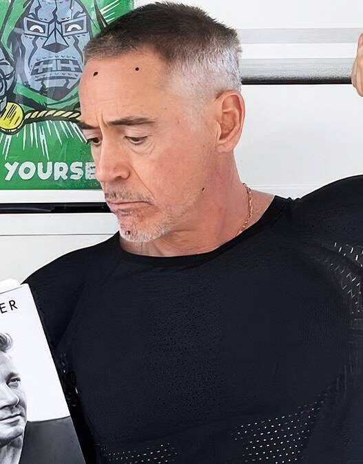 Robert Downey Jr. como Doutor Destino em Vingadores: Dia do Julgamento