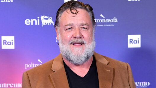Russell Crowe: Nova Honraria e Sucesso de Filme da 2ª Guerra Mundial