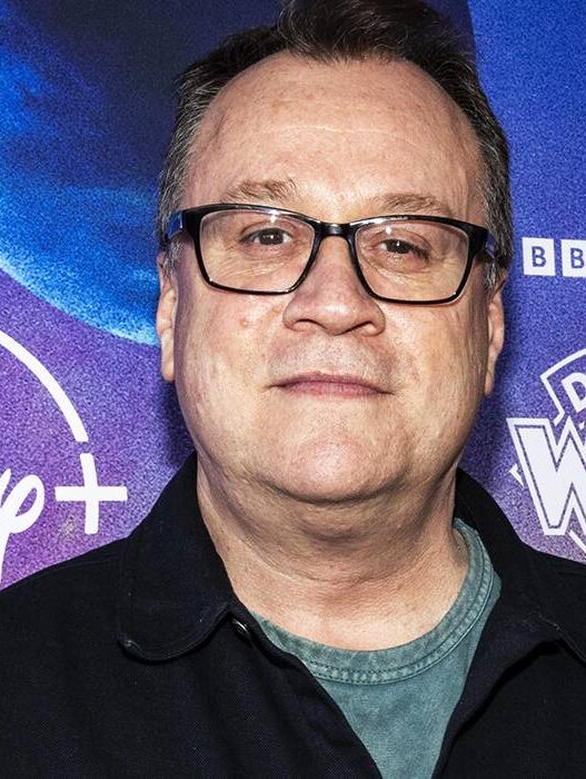 Russell T Davies: Nova série britânica ganha atualização de produção