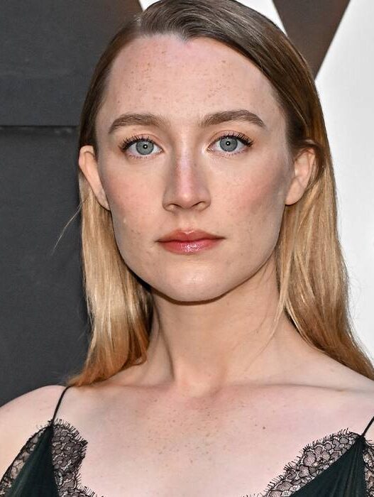 Saoirse Ronan em Nova Comédia Negra: Sucesso no Rotten Tomatoes