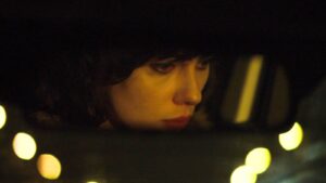 Scarlett Johansson em thriller erótico sci-fi gratuito