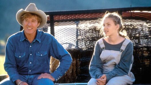 Scarlett Johansson presta homenagem a Robert Redford