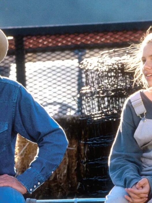 Scarlett Johansson presta homenagem a Robert Redford