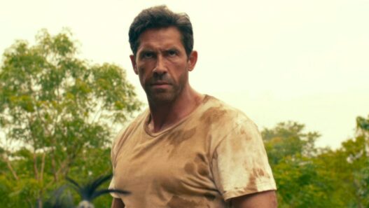 Lance Reddick em thriller de guerra aclamado como um dos melhores de 2025