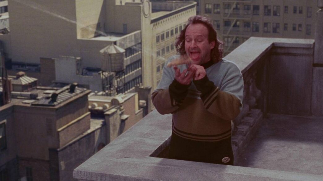 Sam Raimi lamenta: roteirista de ‘Evil Dead 2’ e produtor de ‘Hostel’ morre aos 67 anos