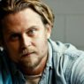 Transformação de Billy Magnussen em Violent Ends Impressiona
