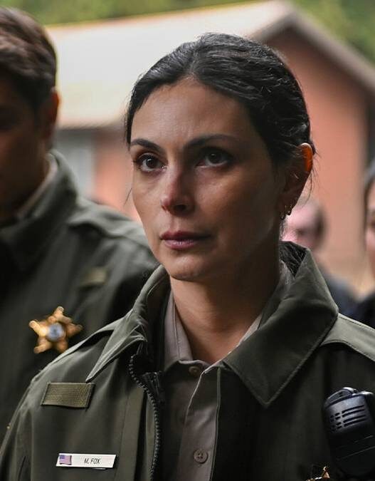 Morena Baccarin em Trailer de 'Sheriff Country'