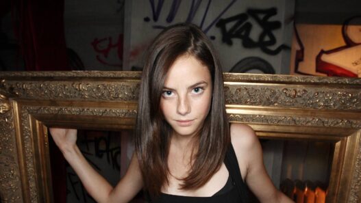 Kaya Scodelario e o impacto de Skins 15 anos depois