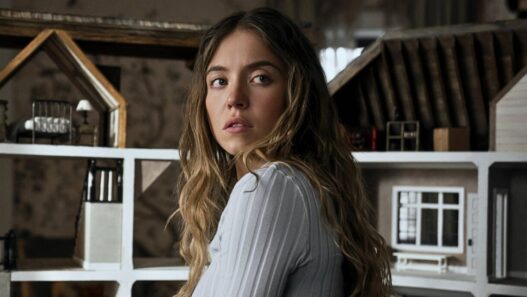 Sydney Sweeney e Amanda Seyfried em thriller sangrento