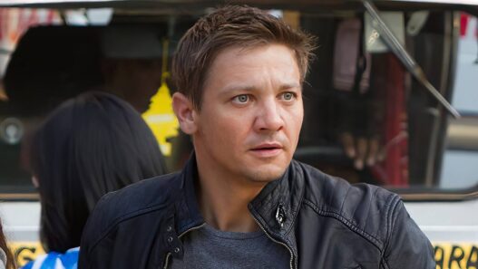 Jeremy Renner: Filme Fracassado Bomba no Prime Video