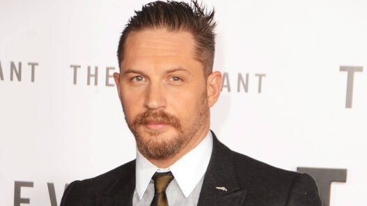 Tom Hardy em thriller espião: sucesso inesperado no streaming