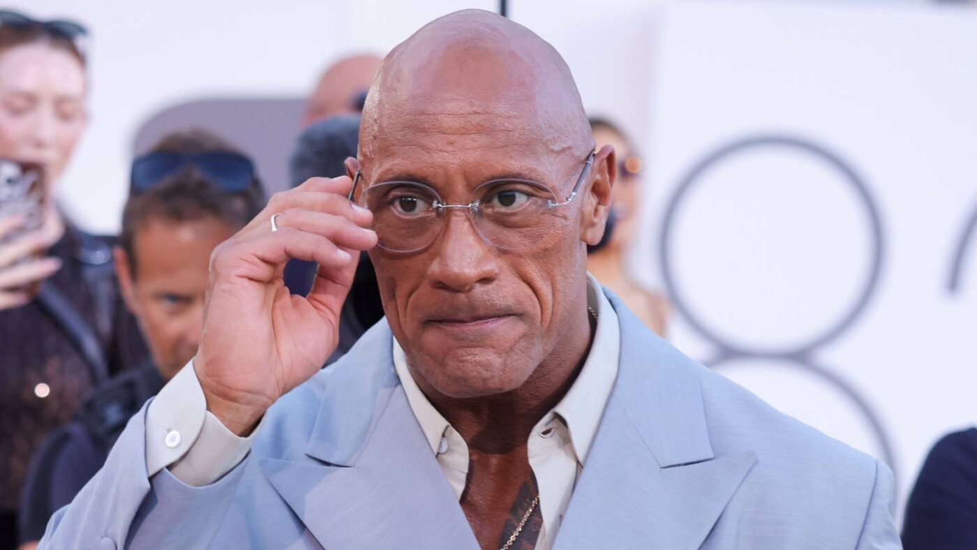 Dwayne 'The Rock' Johnson se emociona em estreia de 'Adão Negro'