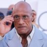 Dwayne 'The Rock' Johnson se emociona em estreia de 'Adão Negro'