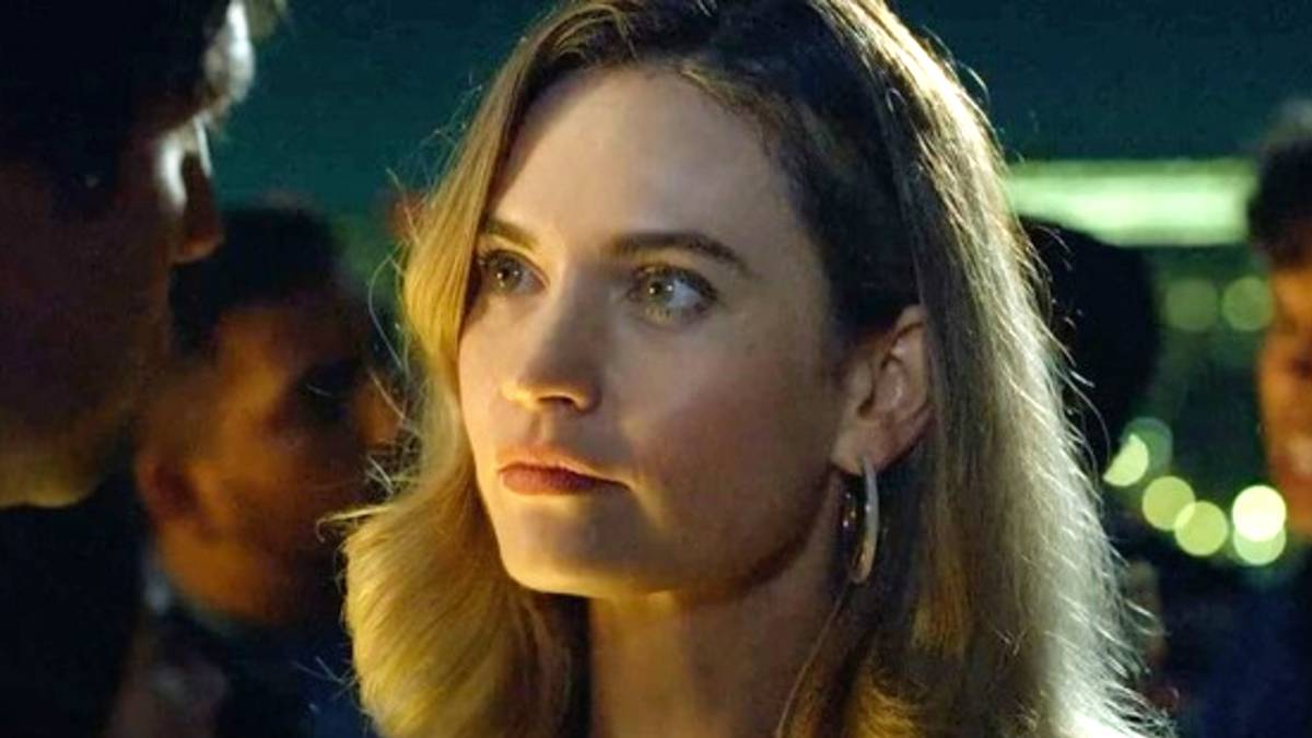 Lily James estrela sucesso instantâneo na Hulu: ‘Rebecca’