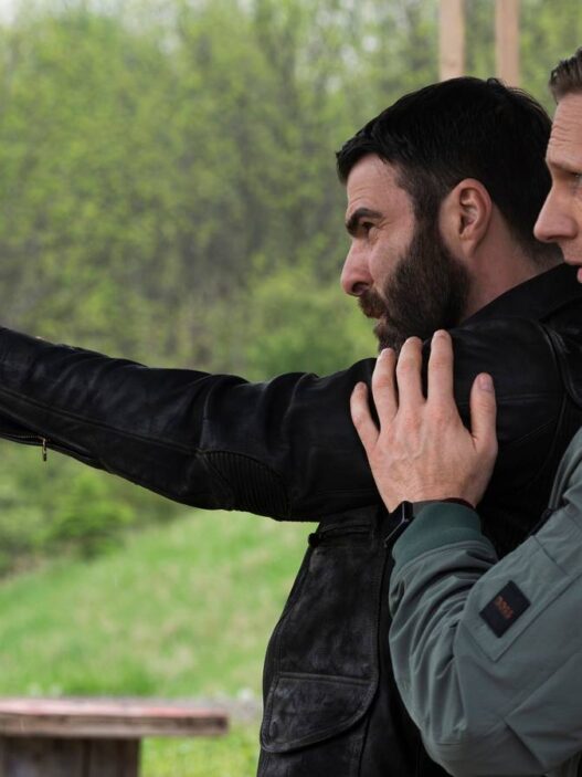 Zachary Quinto e Teddy Sears comentam sobre o término romântico em Brilliant Minds