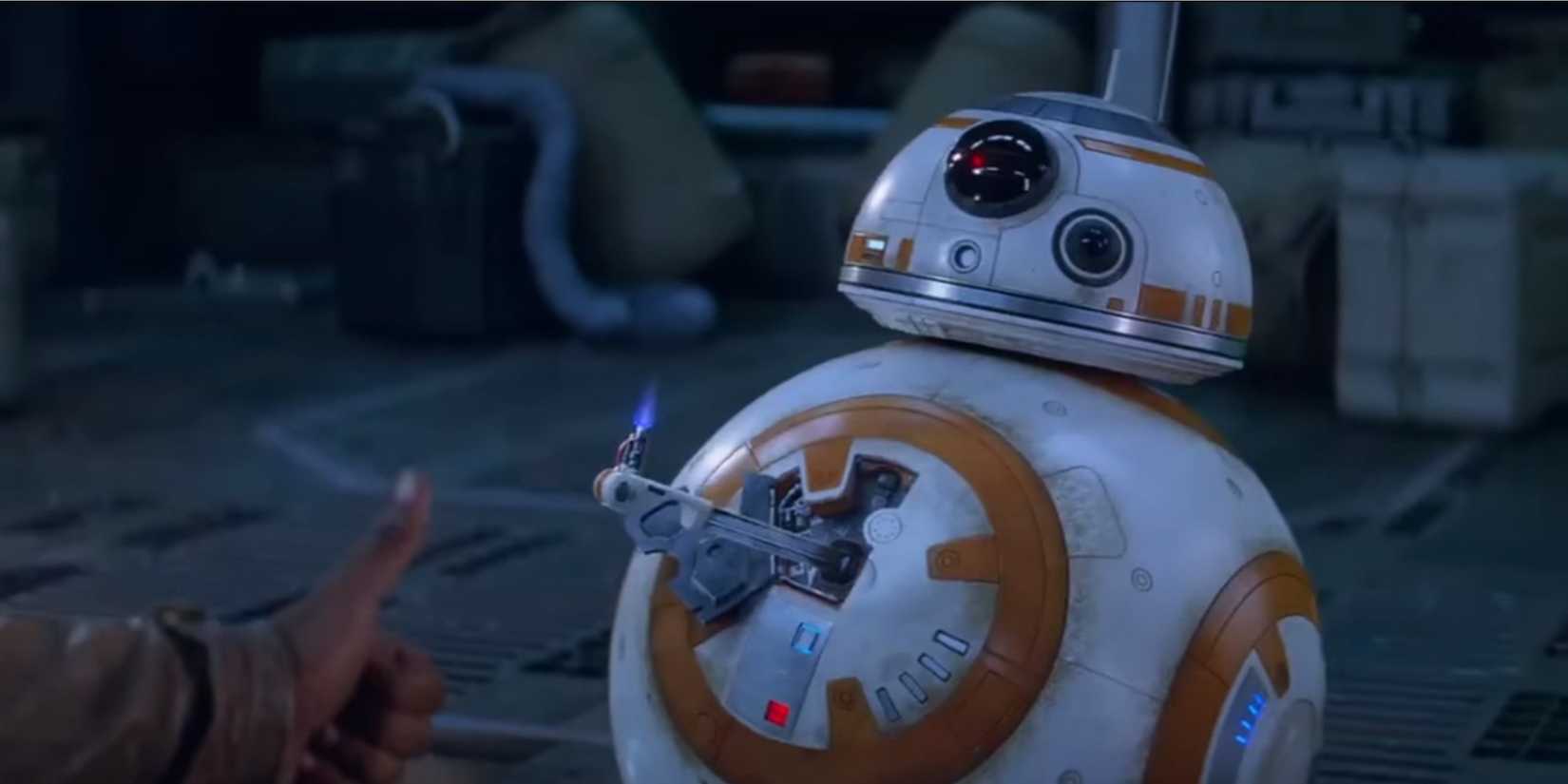 BB-8 faz sinal de positivo para Finn em O Despertar da Força