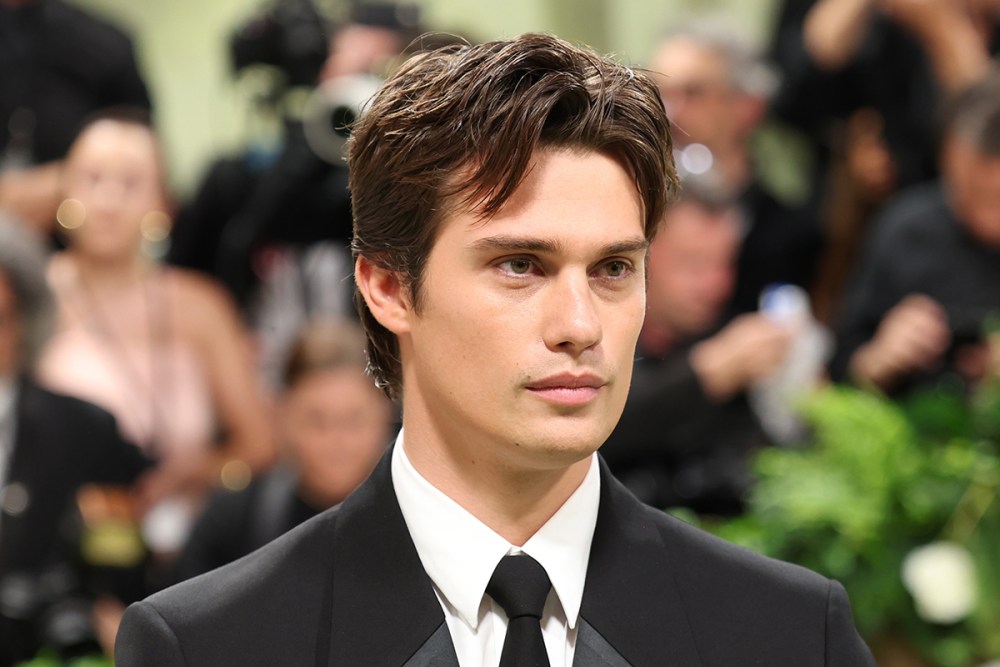 Nicholas Galitzine em cena relacionada a Carreira de Nicholas Galitzine em ascensão