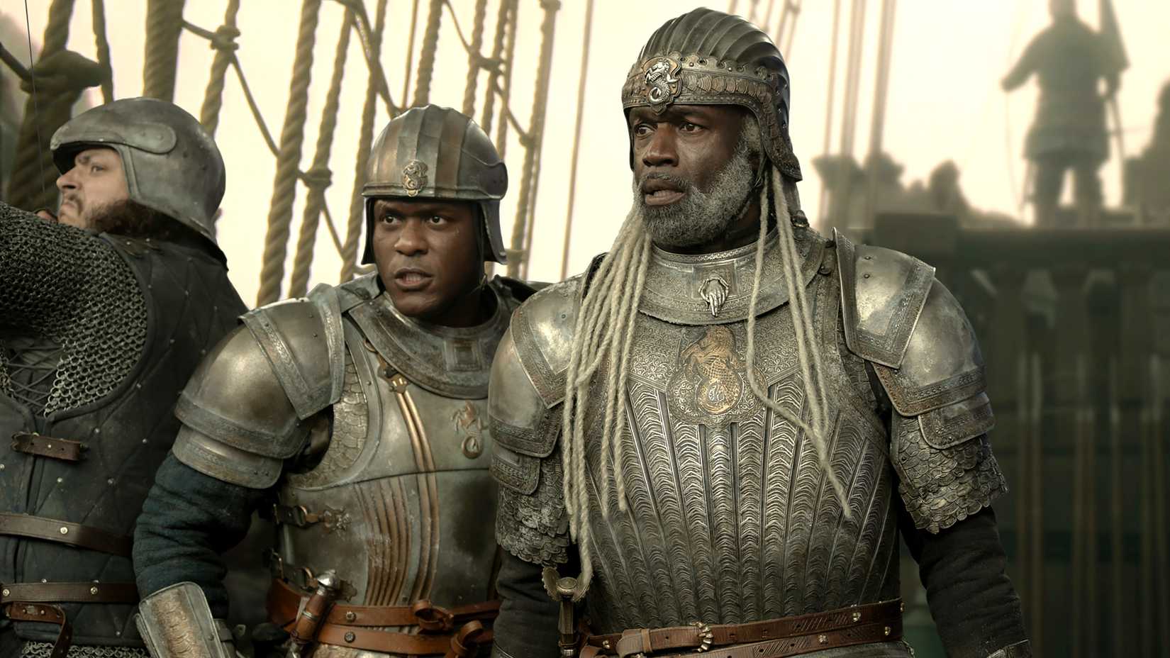 Alyn e Corlys Velaryon em cena da terceira temporada de House of the Dragon